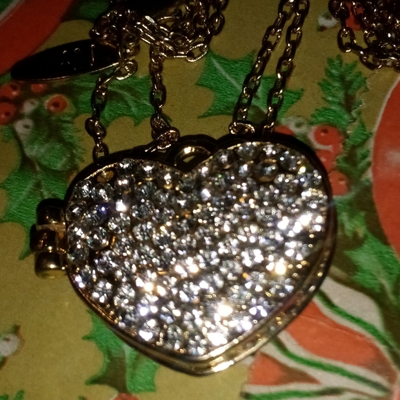 Beautiful NY Gold Tone Rhinestone Locket Necklace 32 Inch Chain Christmas Gifts - Picture 6 of 10